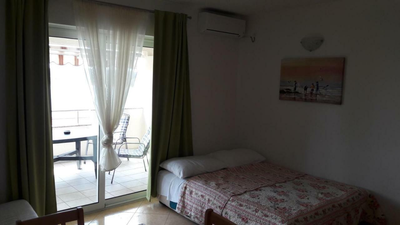 Apartmani Luna Novalja Ngoại thất bức ảnh