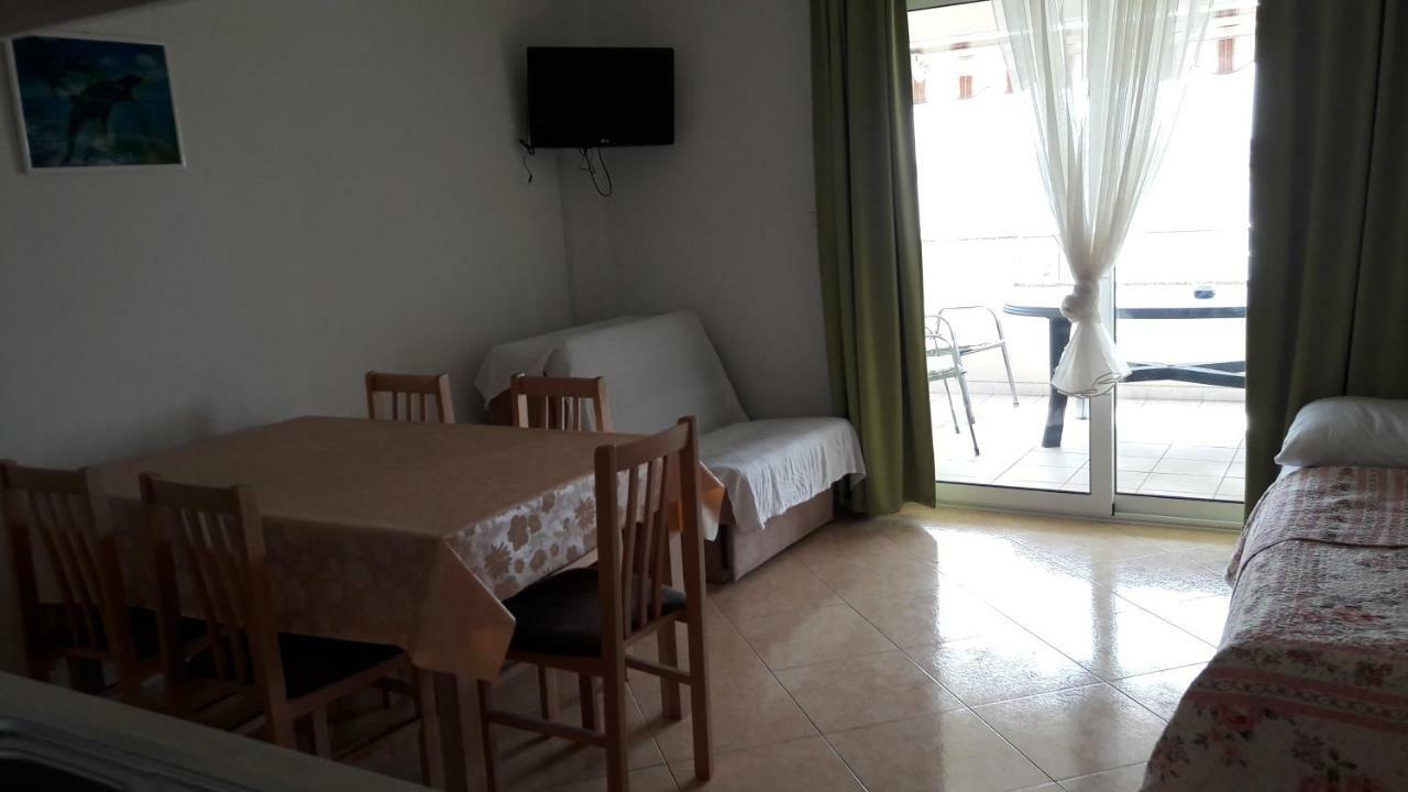 Apartmani Luna Novalja Ngoại thất bức ảnh